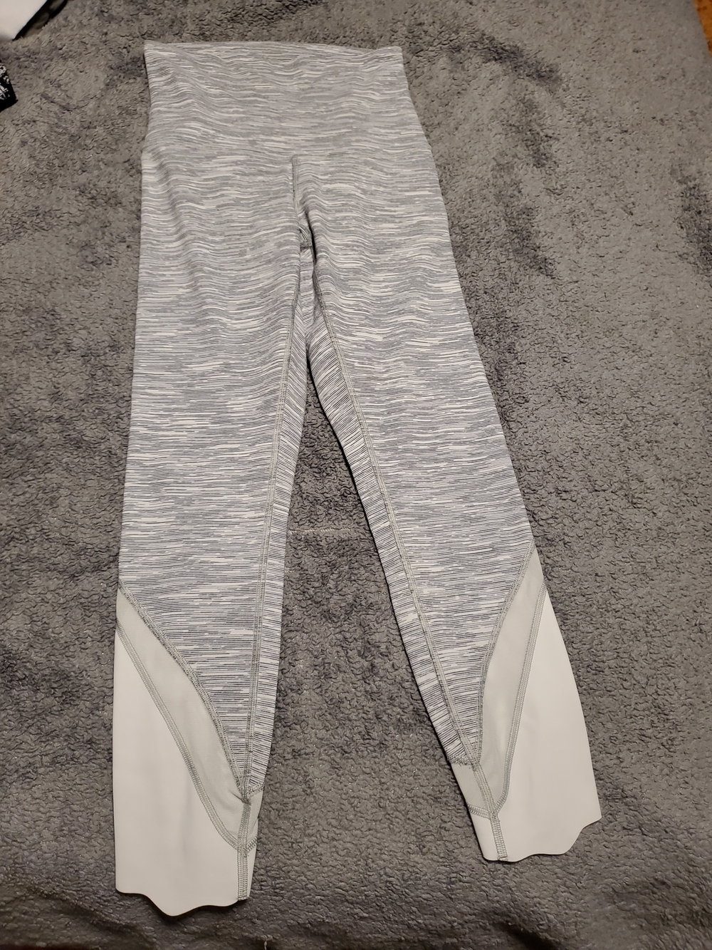 lululemon Wunder Under Crop High-Rise *Roll Down Scallop Leggings Gray & White